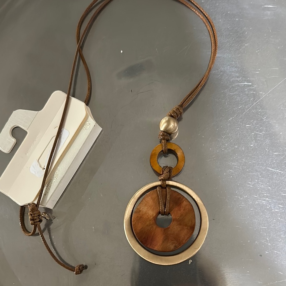 Earthy Circular Pendant Necklace